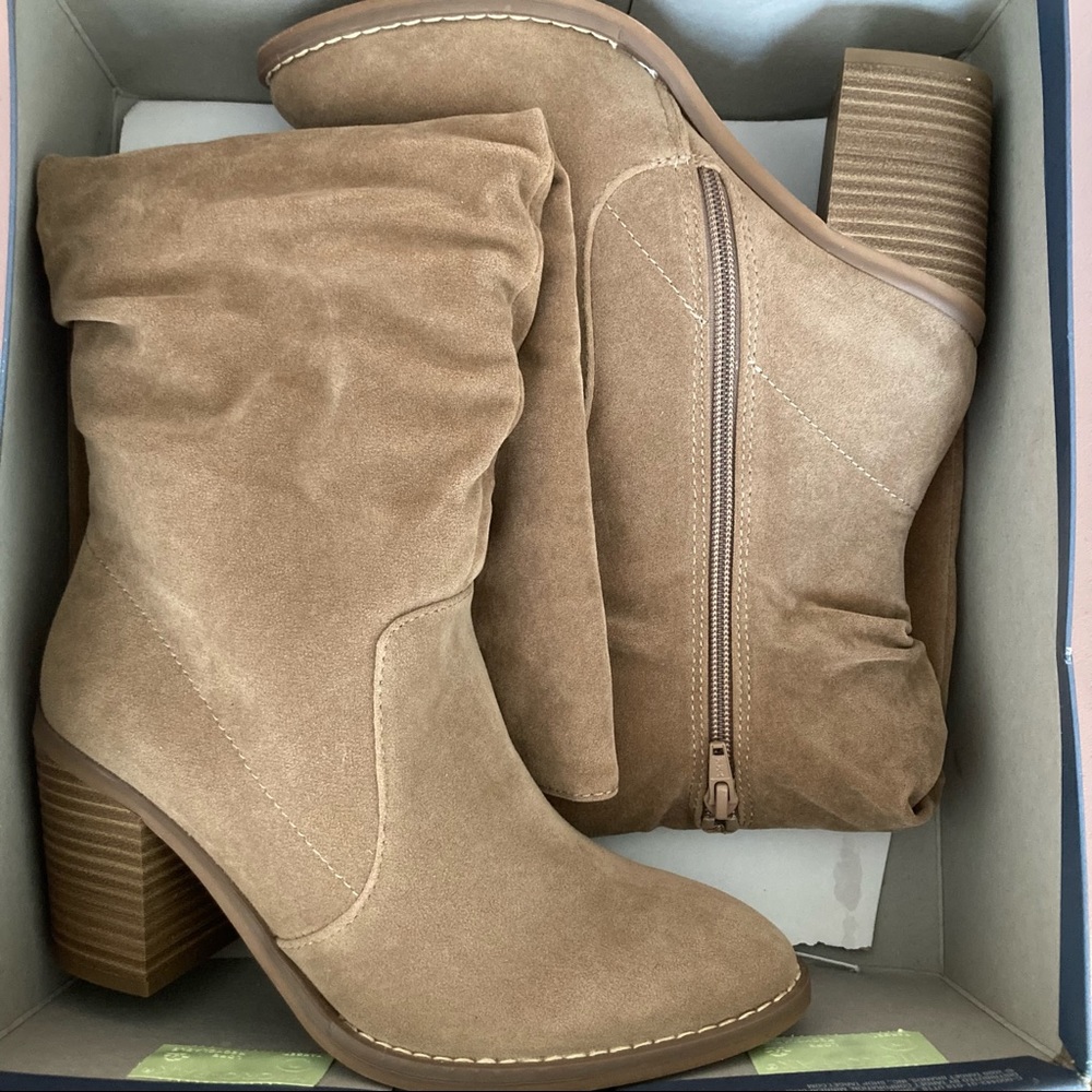 Universal thread knee high boots
